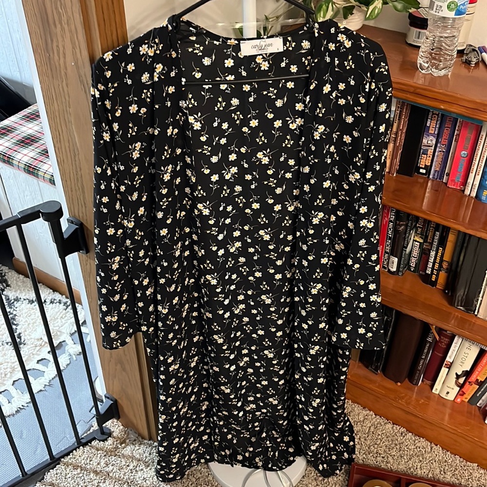 Carly Jean Los Angeles floral kimono